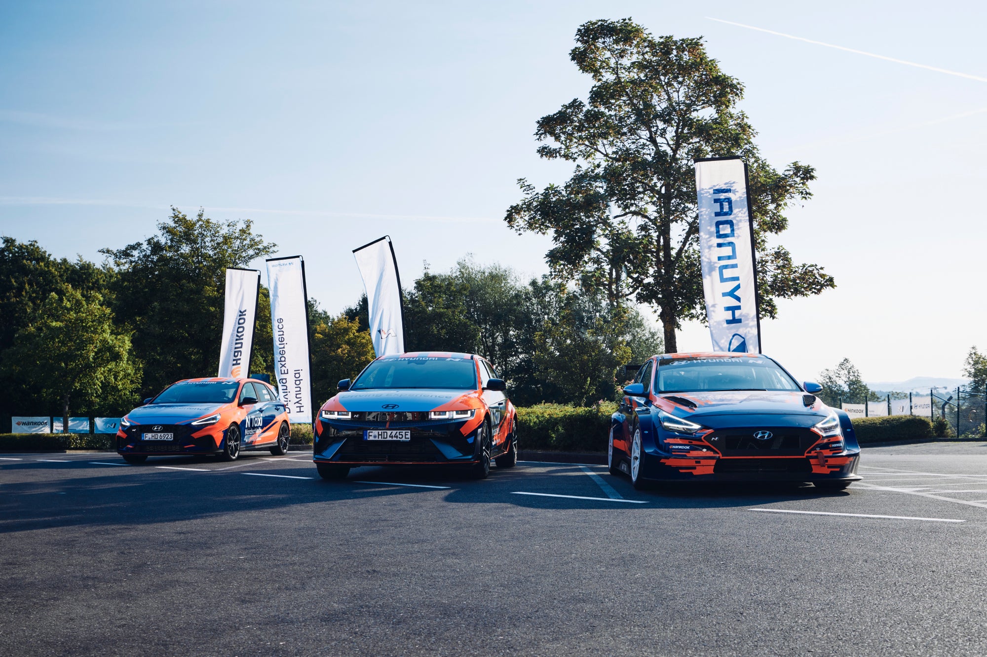 Hyundai N Taxis sind an der Nordschleife gepark
